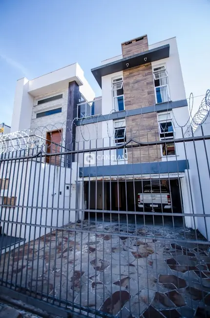 Casa com 4 quartos à venda, 320m2 em Nossa Senhora de Lourdes, Santa Maria - RS - imagem 3 Foto 3 de Casa com 4 quartos à venda, 320m2 em Nossa Senhora de Lourdes, Santa Maria - RS