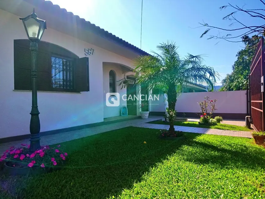 Foto 2 de Casa com 2 quartos à venda, 175m2 em Pé de Plátano, Santa Maria - RS