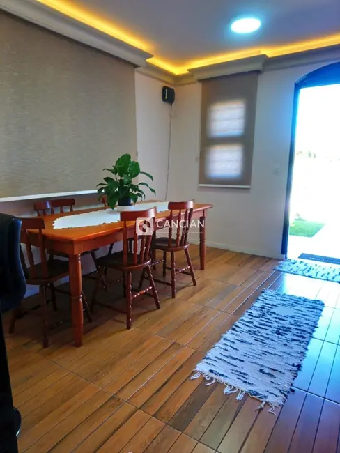 Casa com 2 quartos à venda, 175m2 em Pé de Plátano, Santa Maria - RS - imagem 5 Foto 5 de Casa com 2 quartos à venda, 175m2 em Pé de Plátano, Santa Maria - RS