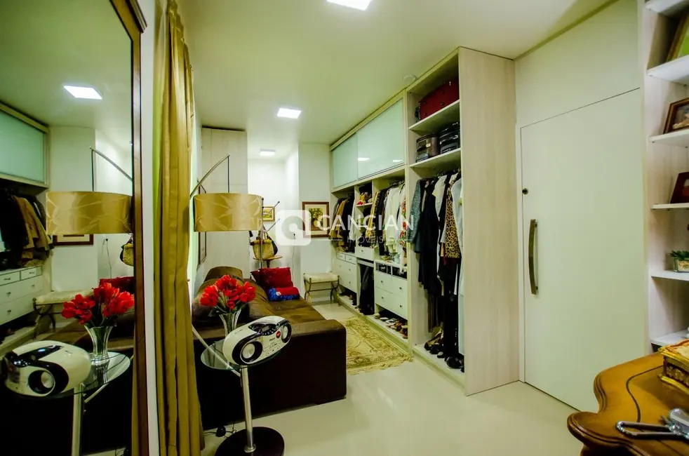 Casa com 5 quartos à venda, 700m2 em Nossa Senhora de Lourdes, Santa Maria - RS - imagem 8 Foto 8 de Casa com 5 quartos à venda, 700m2 em Nossa Senhora de Lourdes, Santa Maria - RS