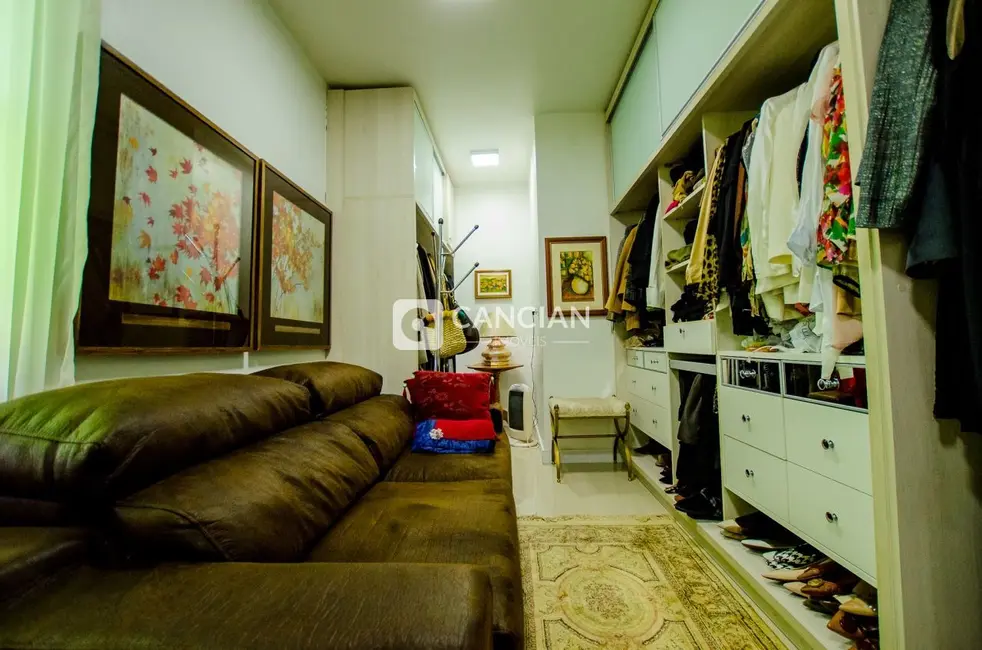 Casa com 5 quartos à venda, 700m2 em Nossa Senhora de Lourdes, Santa Maria - RS - imagem 9 Foto 9 de Casa com 5 quartos à venda, 700m2 em Nossa Senhora de Lourdes, Santa Maria - RS