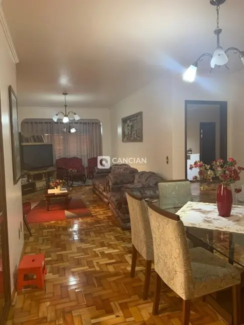 Casa com 4 quartos à venda, 230m2 em Duque de Caxias, Santa Maria - RS - imagem 5 Foto 5 de Casa com 4 quartos à venda, 230m2 em Duque de Caxias, Santa Maria - RS
