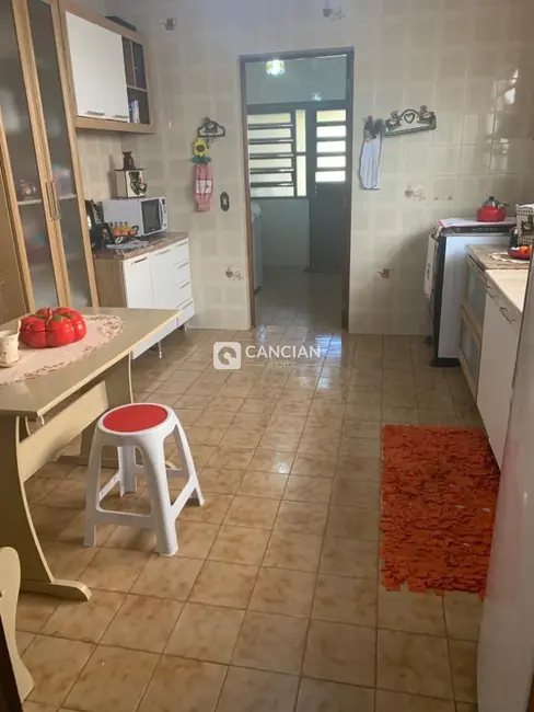 Casa com 4 quartos à venda, 230m2 em Duque de Caxias, Santa Maria - RS - imagem 8 Foto 8 de Casa com 4 quartos à venda, 230m2 em Duque de Caxias, Santa Maria - RS