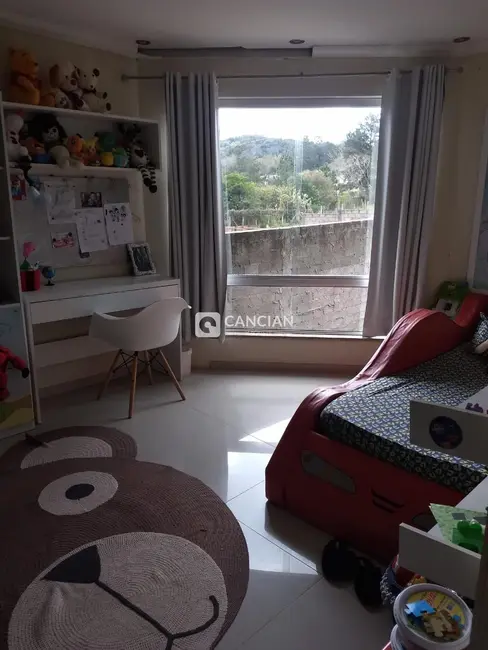 Foto 6 de Casa com 2 quartos à venda, 160m2 em Santa Maria - RS