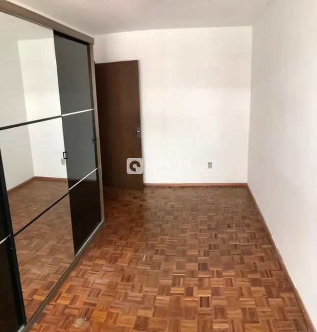 Apartamento com 2 quartos para alugar, 101m2 em Centro, Santa Maria - RS - imagem 7 Foto 7 de Apartamento com 2 quartos para alugar, 101m2 em Centro, Santa Maria - RS