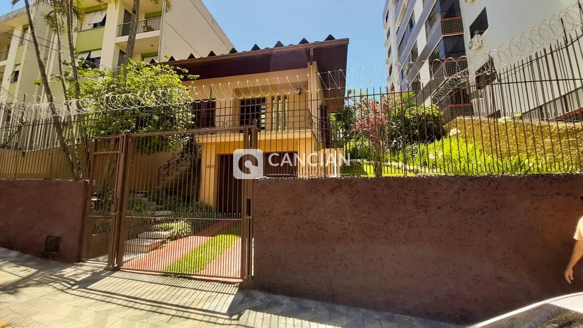 Foto 1 de Casa com 3 quartos à venda, 185m2 em Nossa Senhora de Fátima, Santa Maria - RS