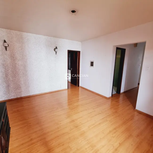 Casa com 3 quartos à venda, 185m2 em Nossa Senhora de Fátima, Santa Maria - RS - imagem 3 Foto 3 de Casa com 3 quartos à venda, 185m2 em Nossa Senhora de Fátima, Santa Maria - RS