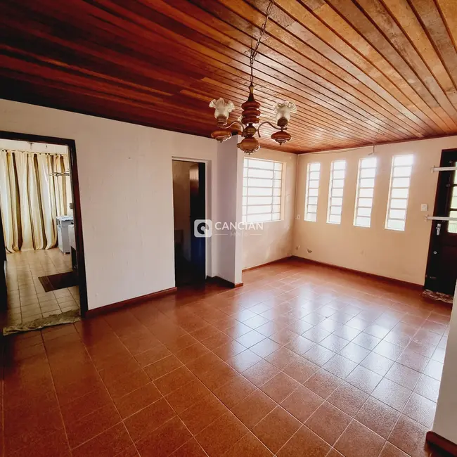 Casa com 3 quartos à venda, 185m2 em Nossa Senhora de Fátima, Santa Maria - RS - imagem 8 Foto 8 de Casa com 3 quartos à venda, 185m2 em Nossa Senhora de Fátima, Santa Maria - RS