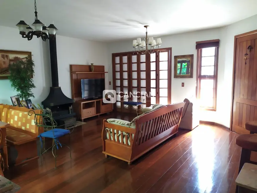 Casa com 3 quartos à venda, 279m2 em Nossa Senhora do Rosário, Santa Maria - RS - imagem 3 Foto 3 de Casa com 3 quartos à venda, 279m2 em Nossa Senhora do Rosário, Santa Maria - RS