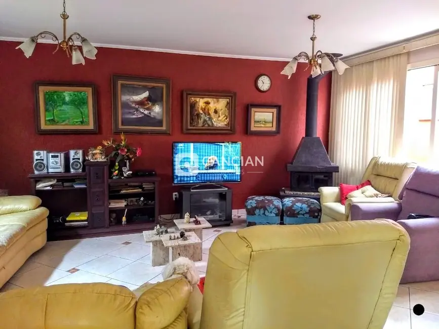 Casa com 3 quartos à venda, 159m2 em Camobi, Santa Maria - RS - imagem 2 Foto 2 de Casa com 3 quartos à venda, 159m2 em Camobi, Santa Maria - RS