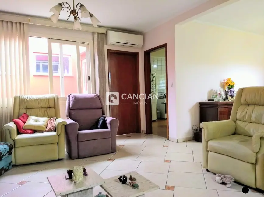 Casa com 3 quartos à venda, 159m2 em Camobi, Santa Maria - RS - imagem 4 Foto 4 de Casa com 3 quartos à venda, 159m2 em Camobi, Santa Maria - RS
