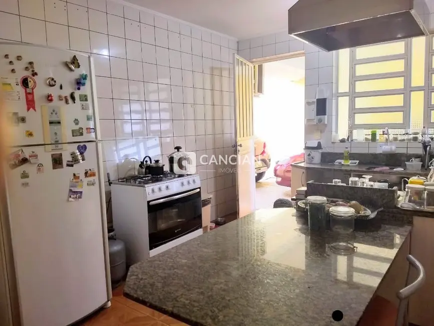 Casa com 3 quartos à venda, 159m2 em Camobi, Santa Maria - RS - imagem 6 Foto 6 de Casa com 3 quartos à venda, 159m2 em Camobi, Santa Maria - RS