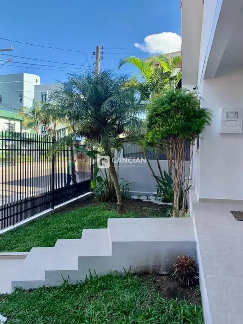 Casa com 4 quartos à venda, 182m2 em Nossa Senhora de Lourdes, Santa Maria - RS - imagem 3 Foto 3 de Casa com 4 quartos à venda, 182m2 em Nossa Senhora de Lourdes, Santa Maria - RS