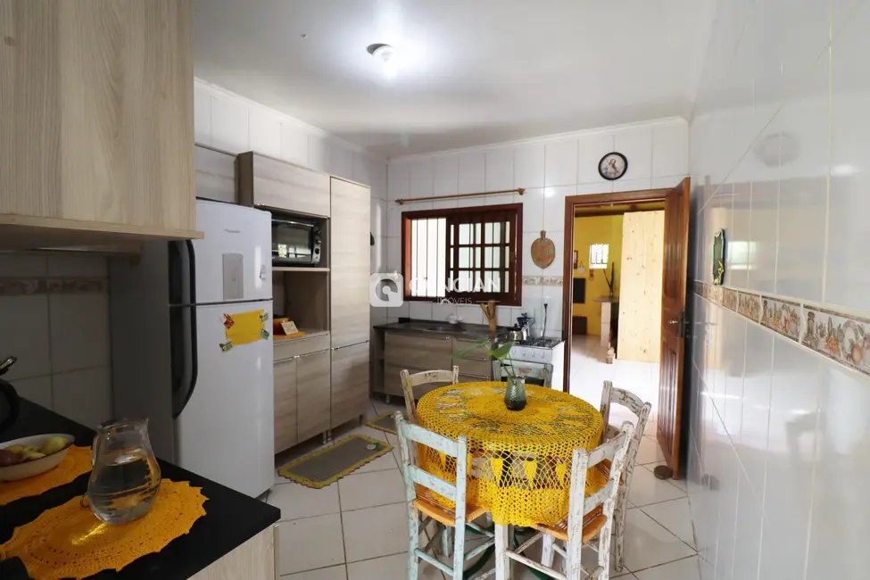 Casa com 2 quartos à venda, 92m2 em Pinheiro Machado, Santa Maria - RS - imagem 3 Foto 3 de Casa com 2 quartos à venda, 92m2 em Pinheiro Machado, Santa Maria - RS