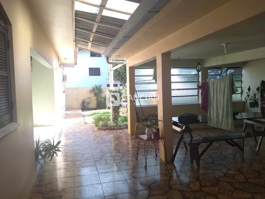 Casa com 3 quartos à venda, 238m2 em Camobi, Santa Maria - RS - imagem 5 Foto 5 de Casa com 3 quartos à venda, 238m2 em Camobi, Santa Maria - RS