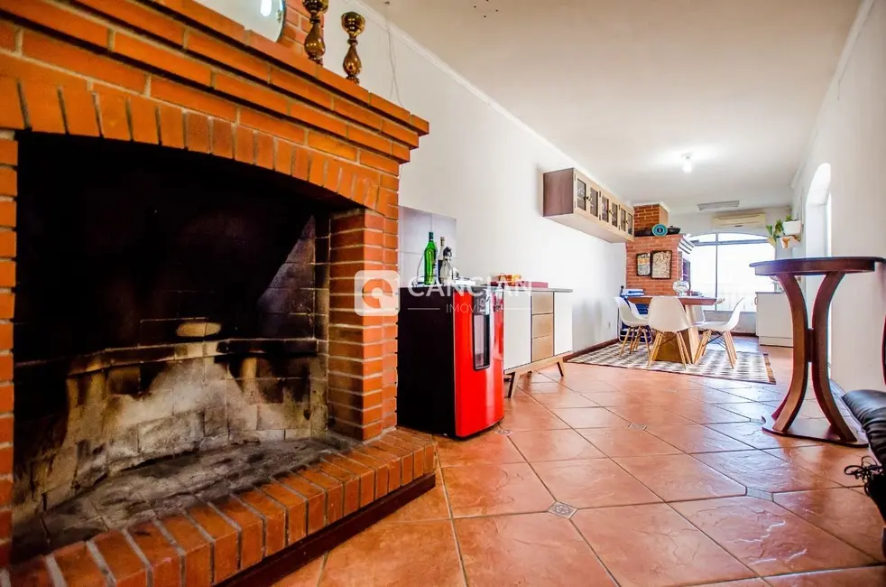 Casa com 3 quartos à venda, 353m2 em Camobi, Santa Maria - RS - imagem 6 Foto 6 de Casa com 3 quartos à venda, 353m2 em Camobi, Santa Maria - RS