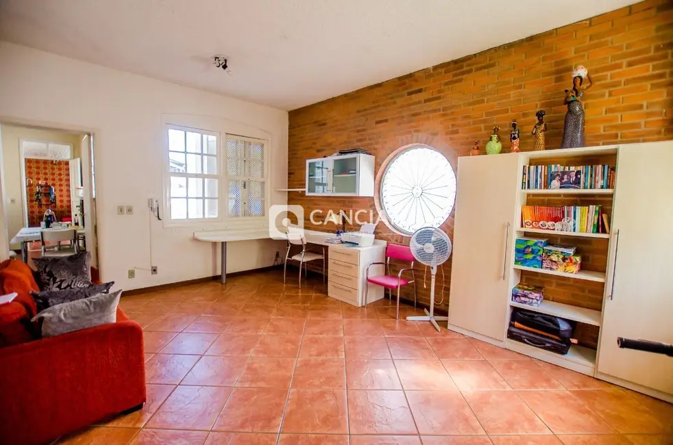 Casa com 3 quartos à venda, 353m2 em Camobi, Santa Maria - RS - imagem 9 Foto 9 de Casa com 3 quartos à venda, 353m2 em Camobi, Santa Maria - RS