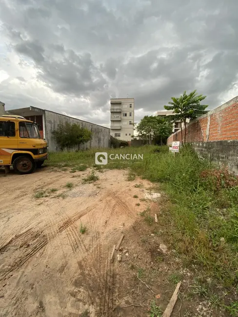 Foto 2 de Terreno / Lote à venda, 429m2 em Camobi, Santa Maria - RS