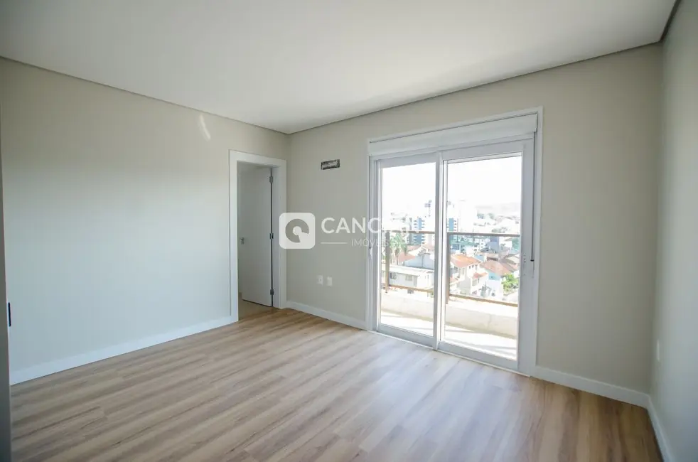 Foto 7 de Apartamento com 3 quartos à venda, 221m2 em Nossa Senhora de Lourdes, Santa Maria - RS