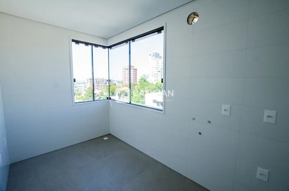 Foto 9 de Apartamento com 3 quartos à venda, 221m2 em Nossa Senhora de Lourdes, Santa Maria - RS