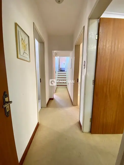 Casa com 3 quartos à venda, 173m2 em Patronato, Santa Maria - RS - imagem 8 Foto 8 de Casa com 3 quartos à venda, 173m2 em Patronato, Santa Maria - RS