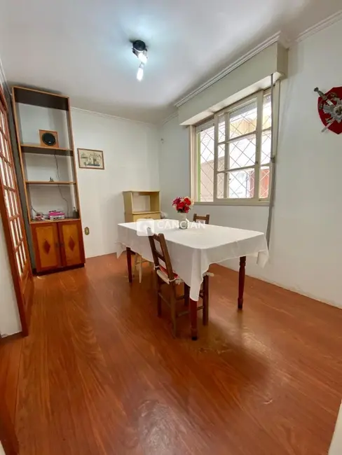 Casa com 3 quartos à venda, 173m2 em Patronato, Santa Maria - RS - imagem 6 Foto 6 de Casa com 3 quartos à venda, 173m2 em Patronato, Santa Maria - RS