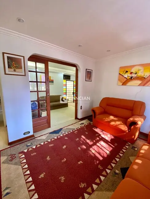 Casa com 3 quartos à venda, 173m2 em Patronato, Santa Maria - RS - imagem 4 Foto 4 de Casa com 3 quartos à venda, 173m2 em Patronato, Santa Maria - RS