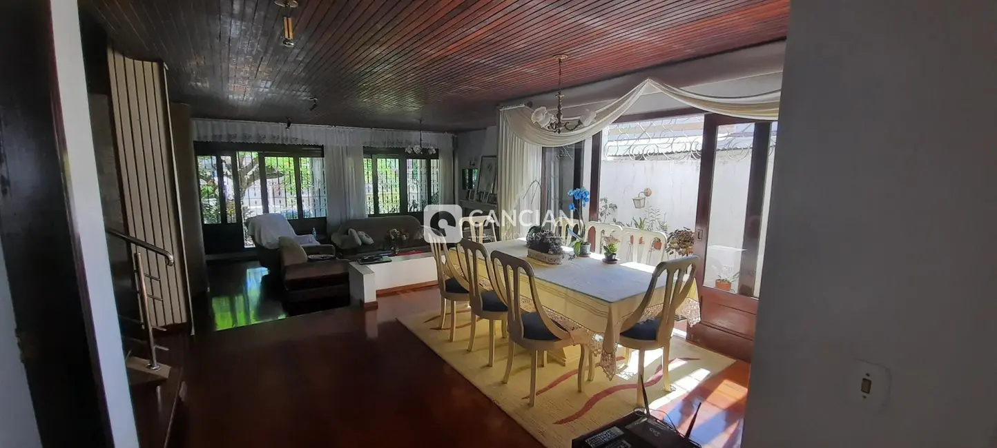Casa com 4 quartos à venda, 370m2 em Santa Maria - RS - imagem 7 Foto 7 de Casa com 4 quartos à venda, 370m2 em Santa Maria - RS