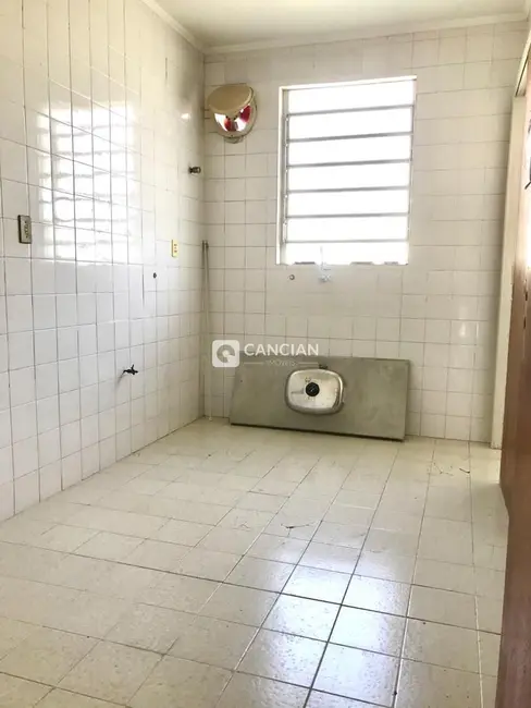 Foto 9 de Apartamento com 3 quartos à venda, 81m2 em Nossa Senhora de Lourdes, Santa Maria - RS