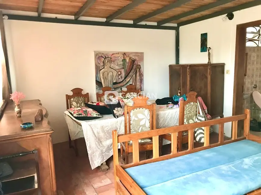 Foto 6 de Casa com 7 quartos à venda, 221m2 em Menino Jesus, Santa Maria - RS