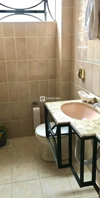 Foto 8 de Casa com 7 quartos à venda, 221m2 em Menino Jesus, Santa Maria - RS