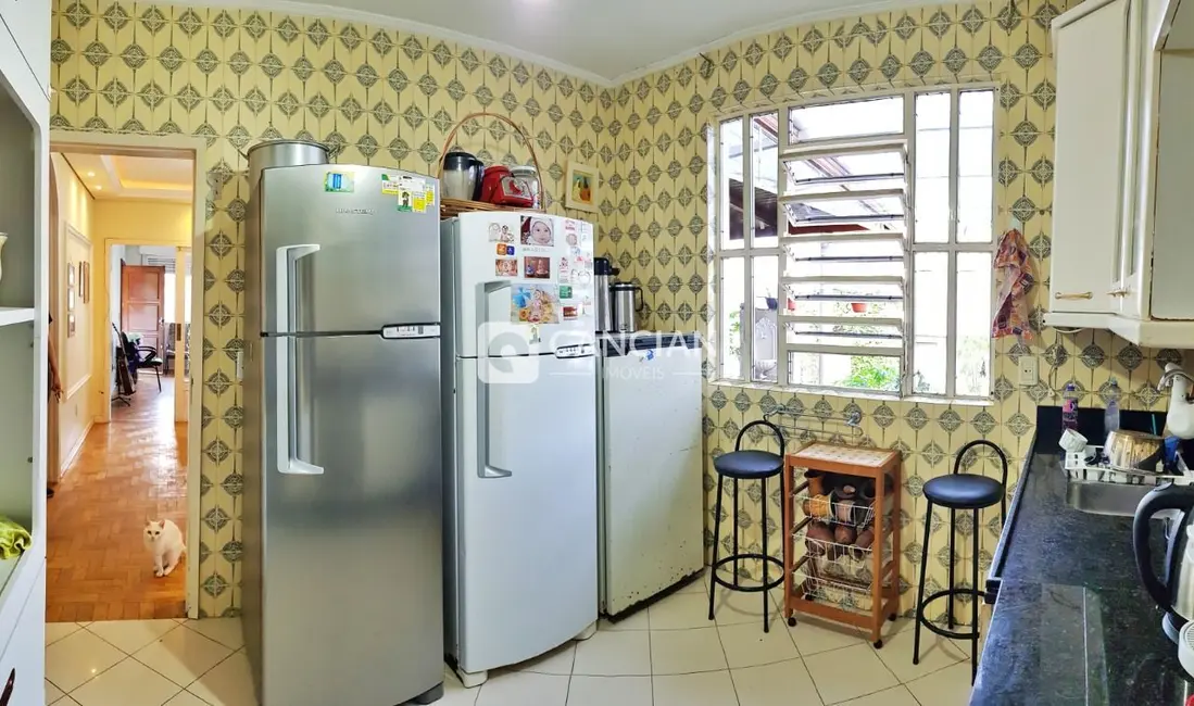 Casa com 3 quartos à venda, 213m2 em Nossa Senhora de Lourdes, Santa Maria - RS - imagem 3 Foto 3 de Casa com 3 quartos à venda, 213m2 em Nossa Senhora de Lourdes, Santa Maria - RS