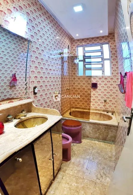 Casa com 3 quartos à venda, 213m2 em Nossa Senhora de Lourdes, Santa Maria - RS - imagem 8 Foto 8 de Casa com 3 quartos à venda, 213m2 em Nossa Senhora de Lourdes, Santa Maria - RS
