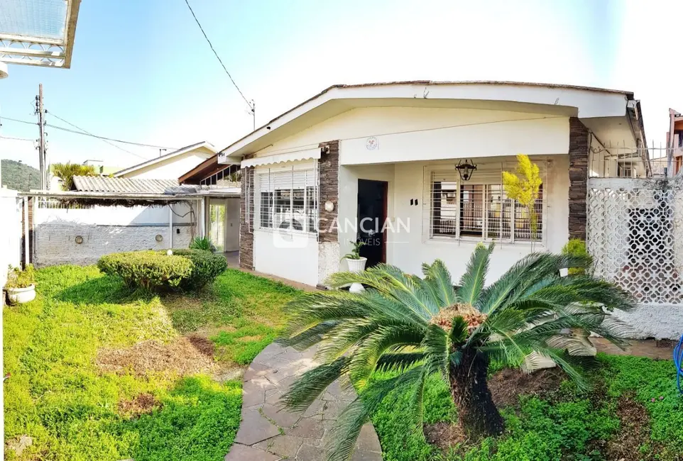 Foto 1 de Casa com 3 quartos à venda, 213m2 em Nossa Senhora de Lourdes, Santa Maria - RS