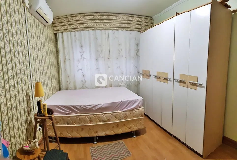 Casa com 3 quartos à venda, 213m2 em Nossa Senhora de Lourdes, Santa Maria - RS - imagem 5 Foto 5 de Casa com 3 quartos à venda, 213m2 em Nossa Senhora de Lourdes, Santa Maria - RS