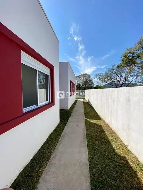 Casa com 2 quartos à venda, 110m2 em Juscelino Kubitschek, Santa Maria - RS - imagem 3 Foto 3 de Casa com 2 quartos à venda, 110m2 em Juscelino Kubitschek, Santa Maria - RS