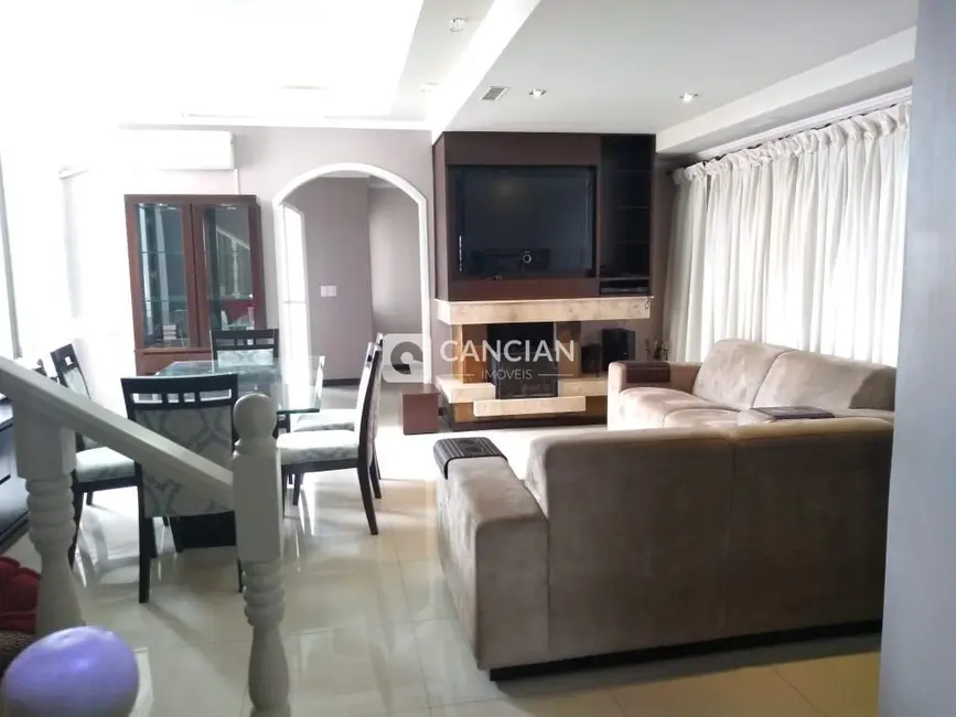 Casa com 5 quartos à venda, 227m2 em Patronato, Santa Maria - RS - imagem 3 Foto 3 de Casa com 5 quartos à venda, 227m2 em Patronato, Santa Maria - RS