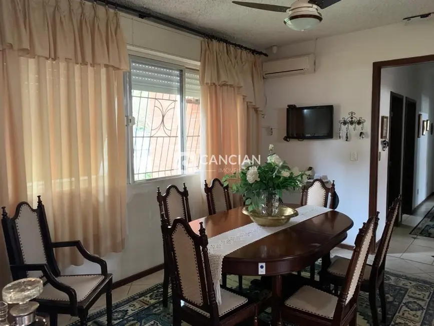 Casa com 3 quartos à venda, 220m2 em Camobi, Santa Maria - RS - imagem 6 Foto 6 de Casa com 3 quartos à venda, 220m2 em Camobi, Santa Maria - RS