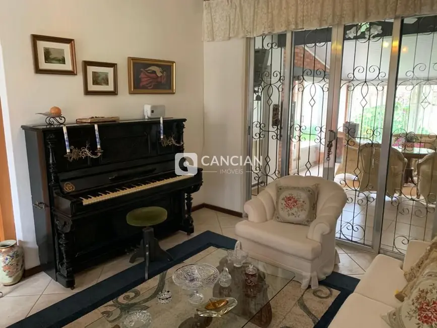 Casa com 3 quartos à venda, 220m2 em Camobi, Santa Maria - RS - imagem 3 Foto 3 de Casa com 3 quartos à venda, 220m2 em Camobi, Santa Maria - RS