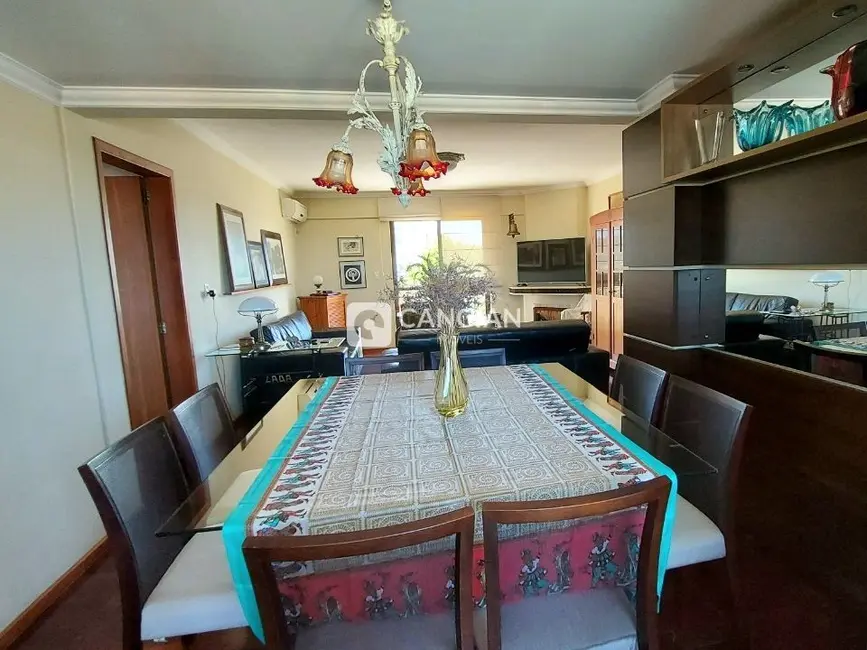 Foto 5 de Apartamento com 3 quartos à venda, 126m2 em Nossa Senhora Medianeira, Santa Maria - RS