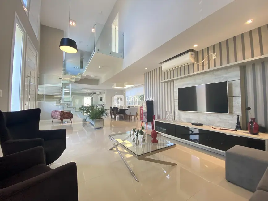 Casa com 3 quartos à venda, 306m2 em Camobi, Santa Maria - RS - imagem 5 Foto 5 de Casa com 3 quartos à venda, 306m2 em Camobi, Santa Maria - RS