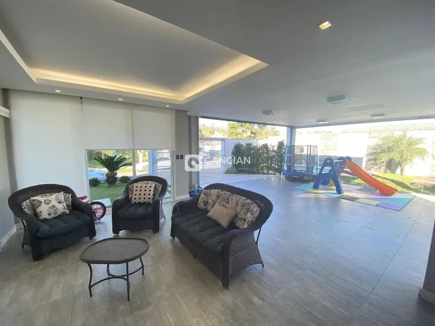 Casa com 3 quartos à venda, 306m2 em Camobi, Santa Maria - RS - imagem 3 Foto 3 de Casa com 3 quartos à venda, 306m2 em Camobi, Santa Maria - RS