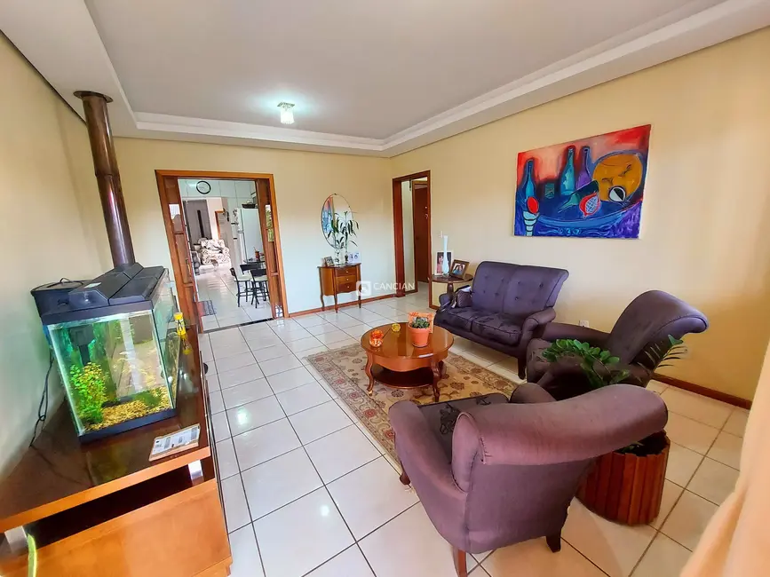 Casa com 4 quartos à venda, 165m2 em Camobi, Santa Maria - RS - imagem 5 Foto 5 de Casa com 4 quartos à venda, 165m2 em Camobi, Santa Maria - RS