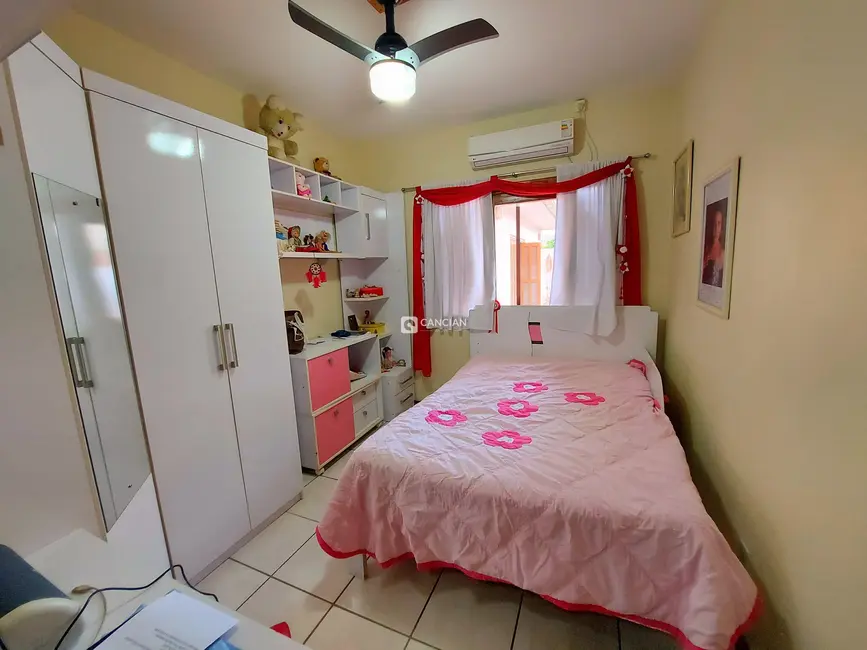 Casa com 4 quartos à venda, 165m2 em Camobi, Santa Maria - RS - imagem 8 Foto 8 de Casa com 4 quartos à venda, 165m2 em Camobi, Santa Maria - RS