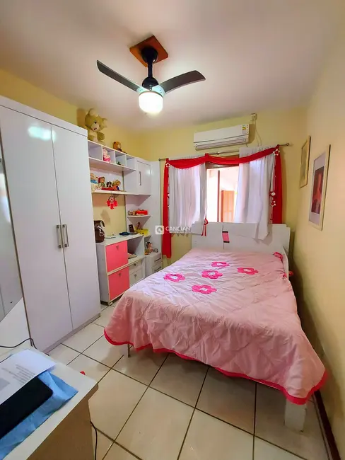 Casa com 4 quartos à venda, 165m2 em Camobi, Santa Maria - RS - imagem 9 Foto 9 de Casa com 4 quartos à venda, 165m2 em Camobi, Santa Maria - RS