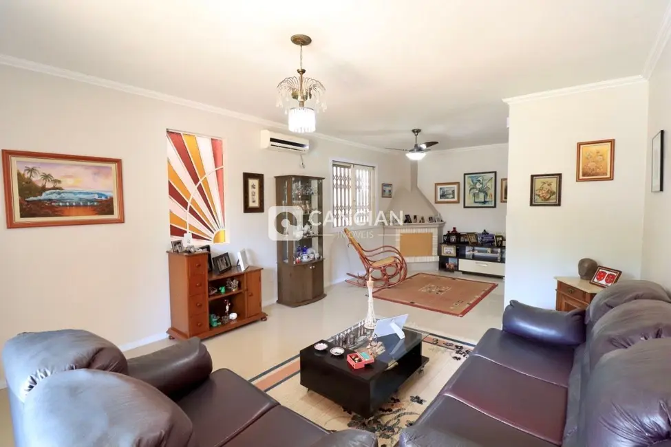 Casa com 3 quartos à venda, 194m2 em Camobi, Santa Maria - RS - imagem 4 Foto 4 de Casa com 3 quartos à venda, 194m2 em Camobi, Santa Maria - RS