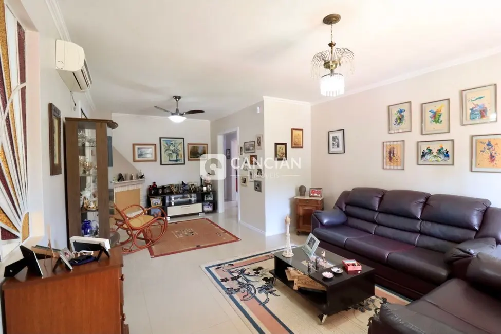 Casa com 3 quartos à venda, 194m2 em Camobi, Santa Maria - RS - imagem 3 Foto 3 de Casa com 3 quartos à venda, 194m2 em Camobi, Santa Maria - RS