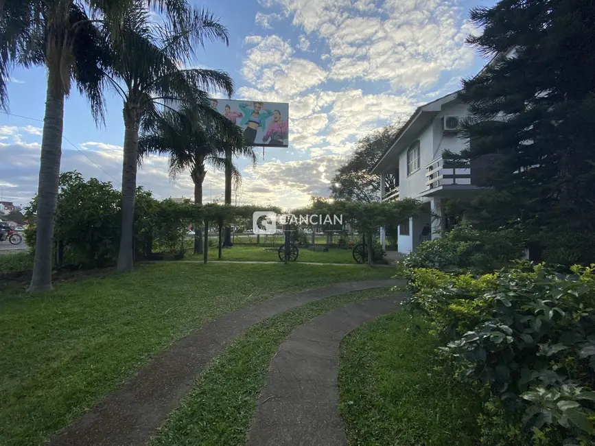 Casa com 5 quartos à venda, 290m2 em Camobi, Santa Maria - RS - imagem 8 Foto 8 de Casa com 5 quartos à venda, 290m2 em Camobi, Santa Maria - RS