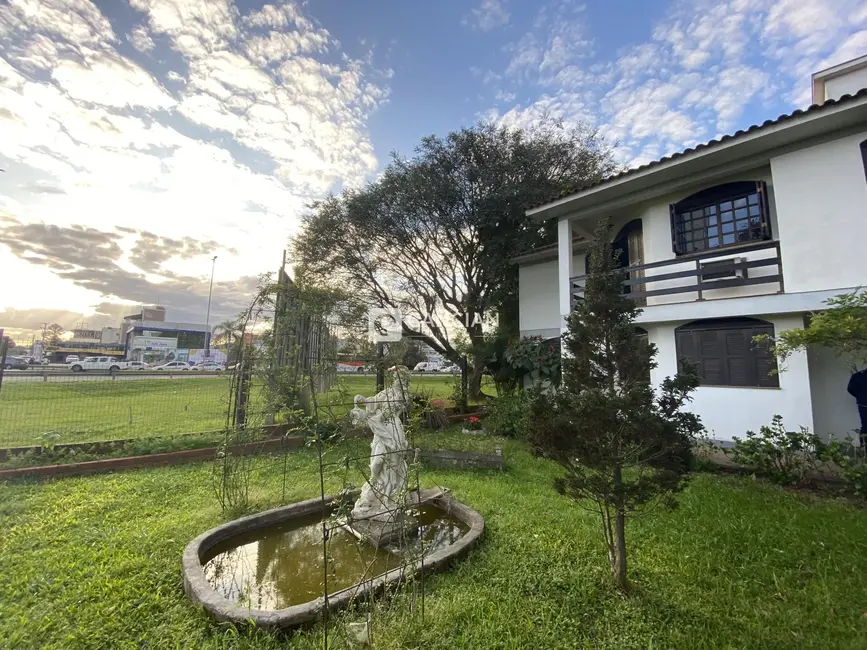 Casa com 5 quartos à venda, 290m2 em Camobi, Santa Maria - RS - imagem 3 Foto 3 de Casa com 5 quartos à venda, 290m2 em Camobi, Santa Maria - RS