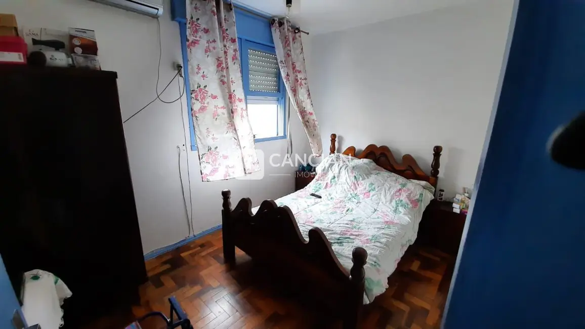 Foto 2 de Apartamento com 2 quartos à venda, 48m2 em Centro, Santa Maria - RS